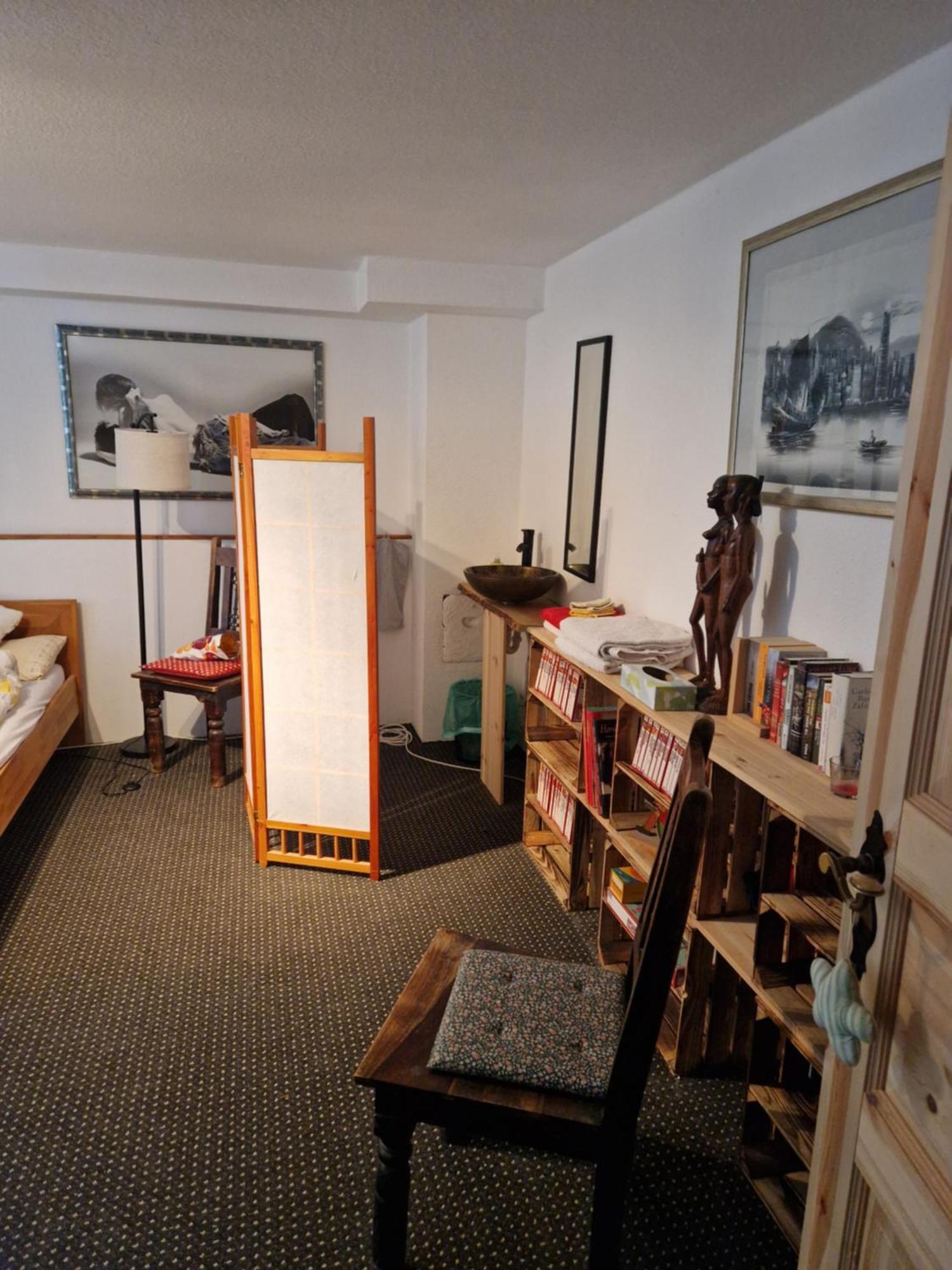 Grosses Gemuetliches Zimmer Mit Eigener Dusche Und Sauna Auf Wunsch Rheinstetten Buitenkant foto