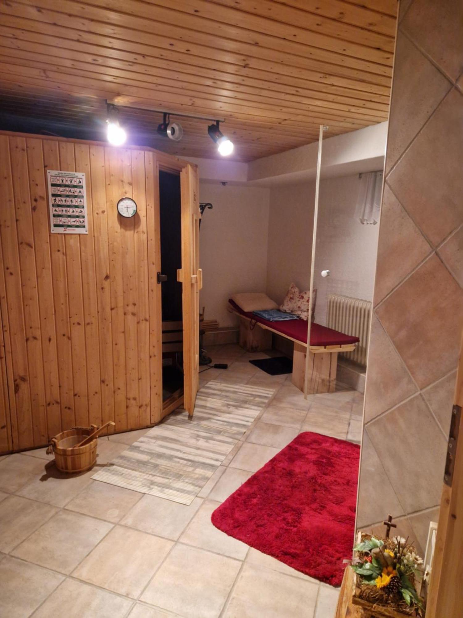 Grosses Gemuetliches Zimmer Mit Eigener Dusche Und Sauna Auf Wunsch Rheinstetten Buitenkant foto